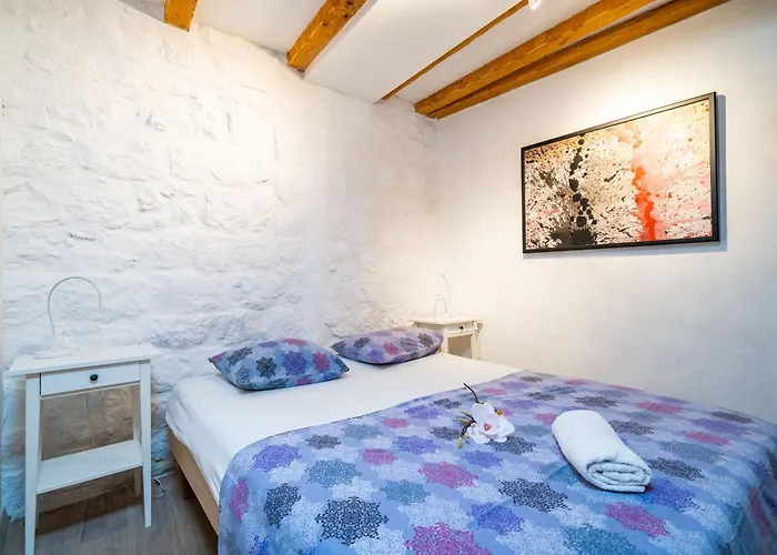 Old Town Historical 2 *