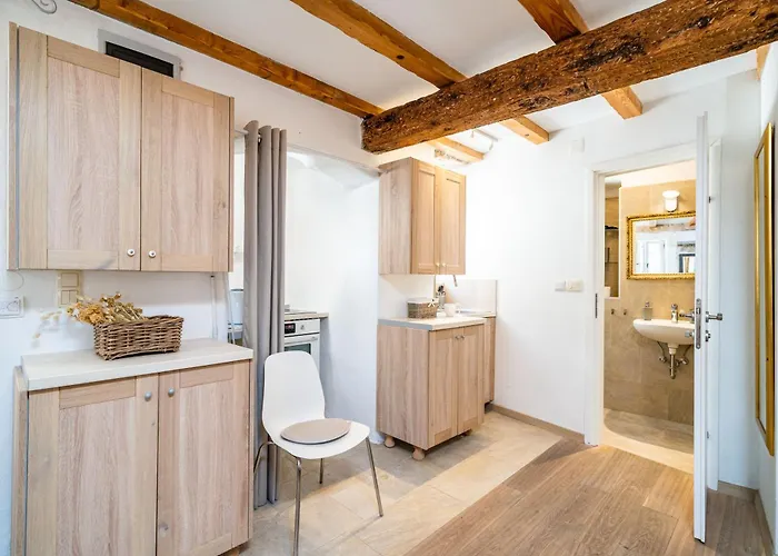 Apartment Old Town Historical 2 *